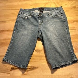 Vintage Torrid Bermuda Jean Shorts - Size 16